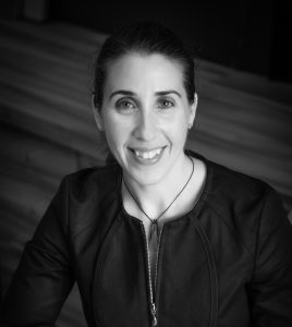 Interior Designer Caroline Bennett forme carré