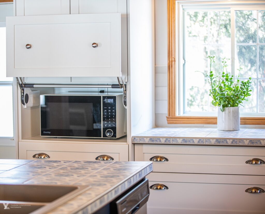 Rangement de cuisine sur mesure pour micro-ondes